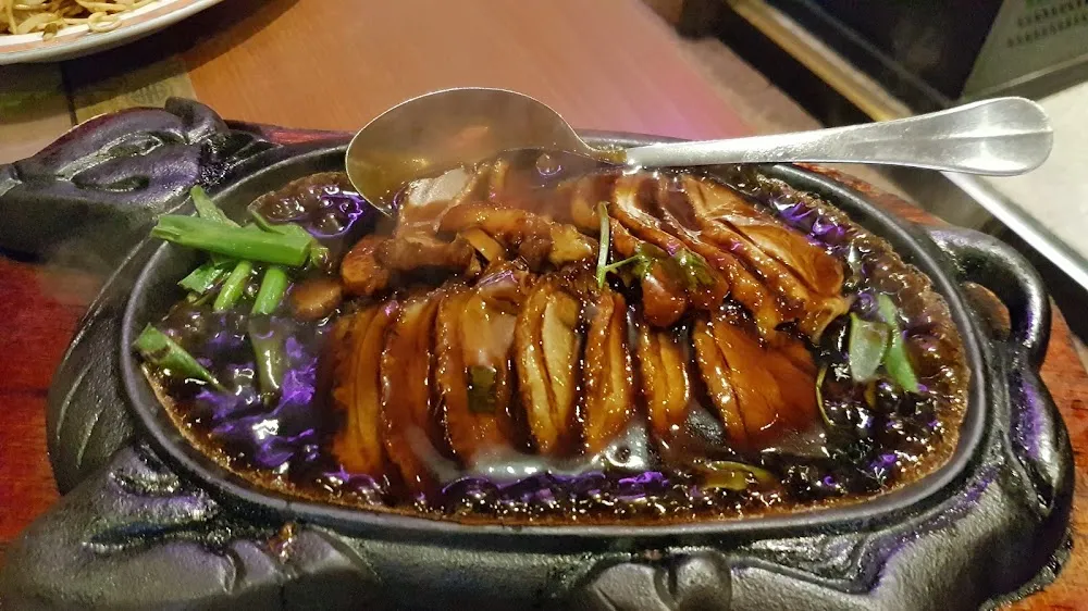 Canard Laqué Sur Plaque Chauffante Flambé Au Saké